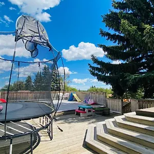 Bed & Breakfast Cozy Basement Suite-溫馨小屋 Designated Parking, Calgary