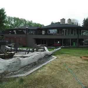 Bed & Breakfast Roundhouse Grotto, Calgary