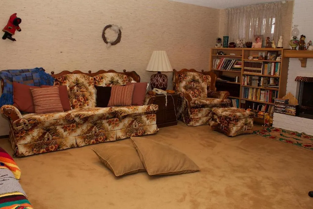 **  Cozy Nest Bed & Breakfast Calgary Canada