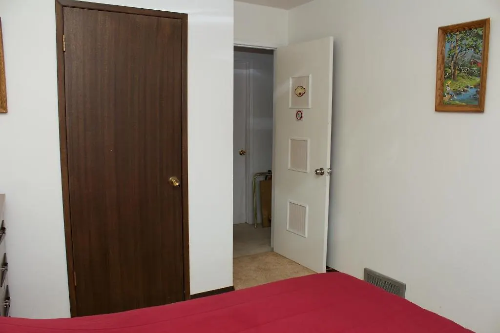 Cozy Nest Bed & Breakfast Calgary 2*,